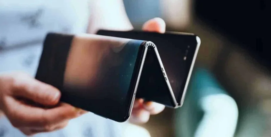 Foldable smartphone features